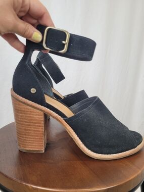 UGG Aja Black Suede Block Heel Sandals - Size 10 - Like New